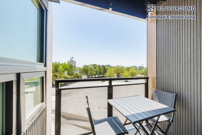 Photo - 4609 Union Bay Pl NE Unit FL3-ID888