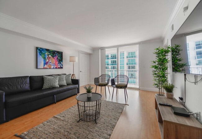 Building Photo - 1 SE 12th St Unit SI FL16-ID1022188P