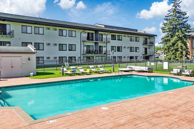 Swimming Pool - Welcome to Equinox Apartments