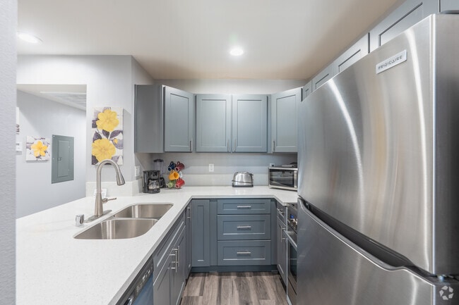 2BR, 2BA - 1,000SF - Kitchen - The Diplomat Apartments