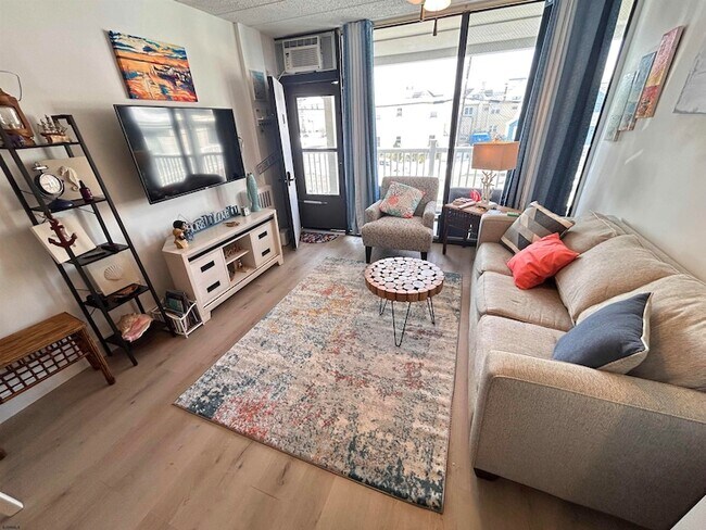 Photo - 9415 Pacific Ave