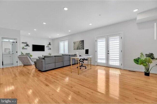 Photo - 1416 22nd St SE Unit 2