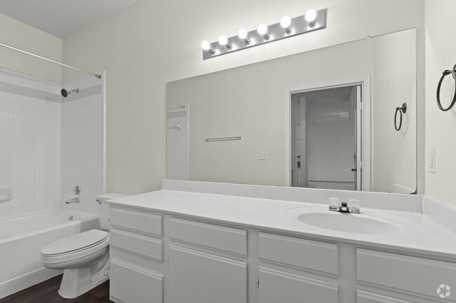 1BR, 1BA - 659SF - A1 - Bathroom - Kensington Park