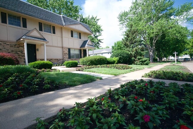 Building Photo - The Groves Apartments and Townhomes