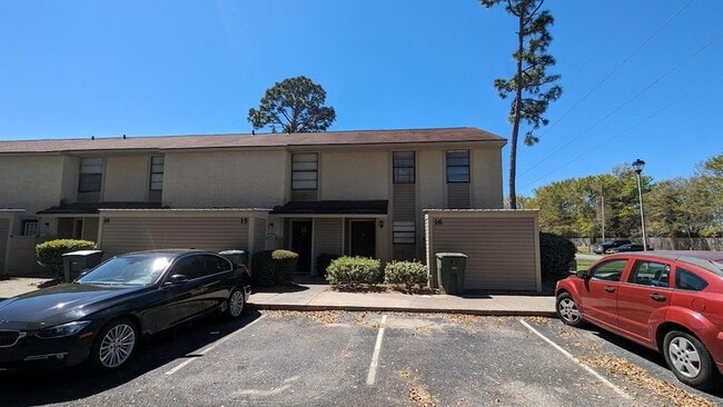 Building Photo - 901 Olmstead Dr