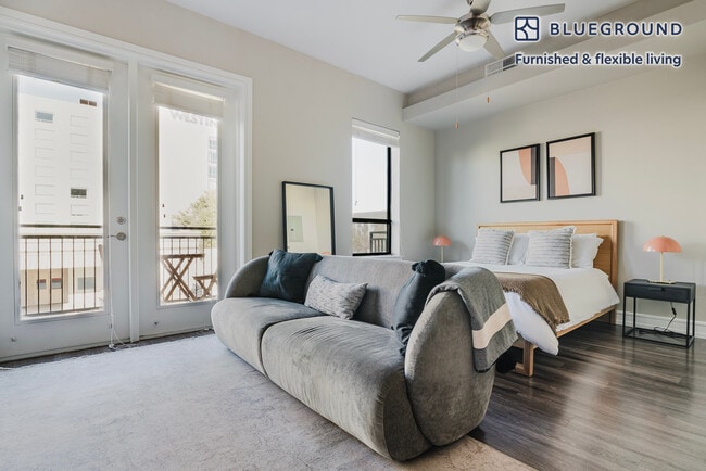 Building Photo - 3201 Esperanza Crossing Unit FL2-ID297