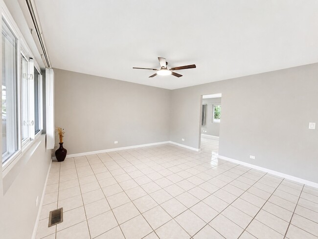 Photo - 6847 Hawthorne Ln