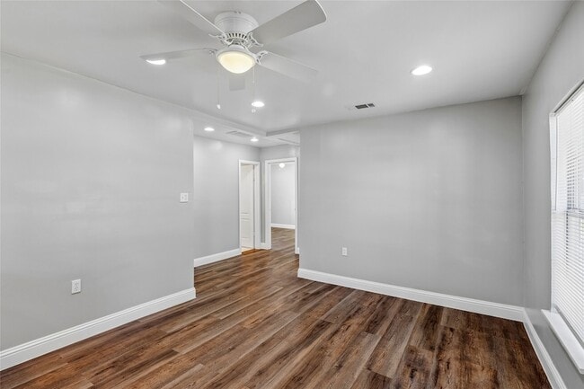 Photo - 403 E 2nd St