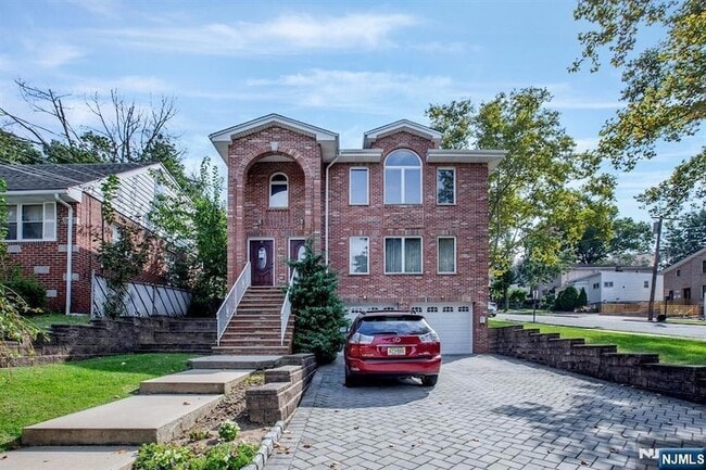 Building Photo - 470 Chestnut St Unit B