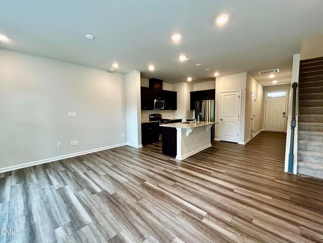 Photo - 154 Paramount Dr