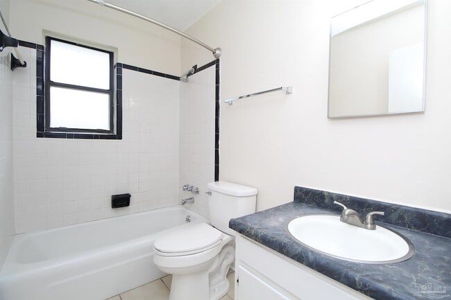 Photo - 5301 Broad St