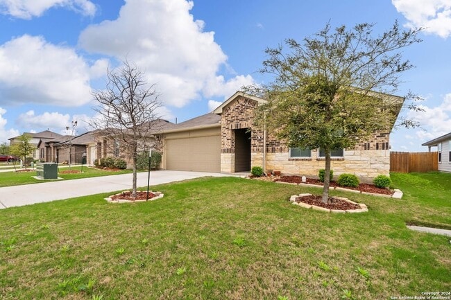 Photo - 1080 Amble Oak