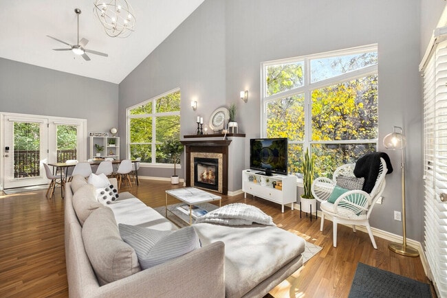 Building Photo - 431 W Patricia Ln Unit ID1221820P