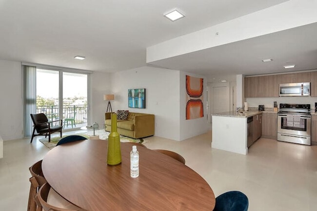 Building Photo - 1710 SW 27th Ave Unit ID1272099P