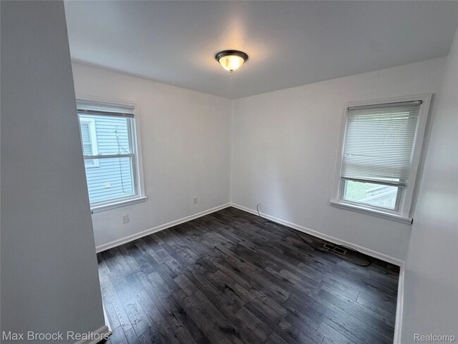 Photo - 1130 Birchwood Ave