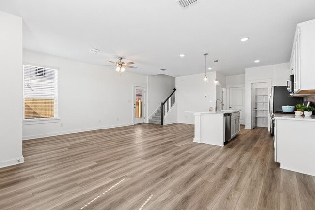 Photo - 120 Hartson Dr