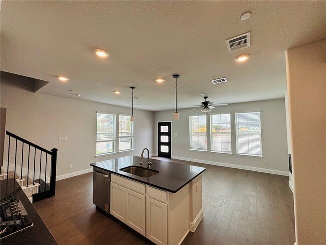 Photo - 388 Greenhouse Dr