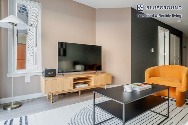 Photo - 526 Yale Ave N Unit FL4-ID878