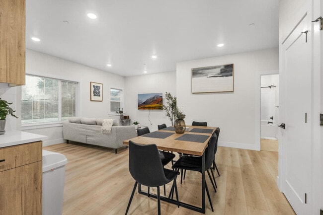 Building Photo - 3505 NE Creston Ave Unit ID1334338P