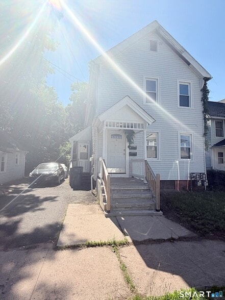 Building Photo - 32 Alstrum St Unit 2