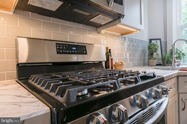 Photo - 340 College Ave