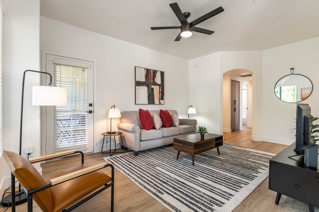 Building Photo - 15608 N 71st St Unit ID1035255P