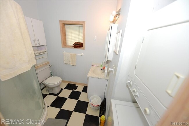Photo - 280 Hutton St