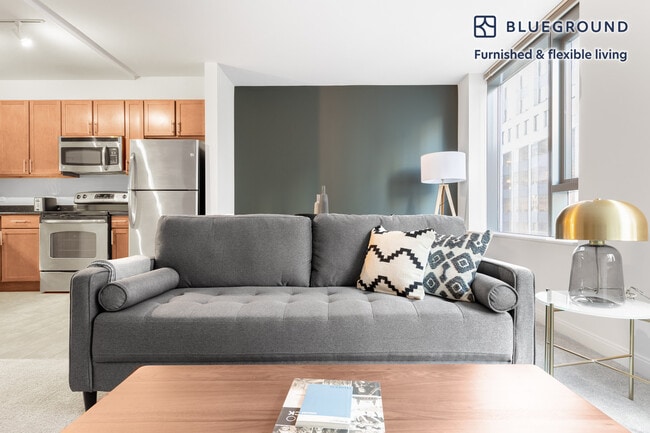 Photo - 210 N Wells St Unit FL17-ID268