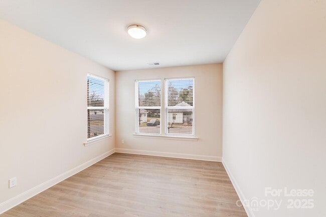 Photo - 645 Brookwood St