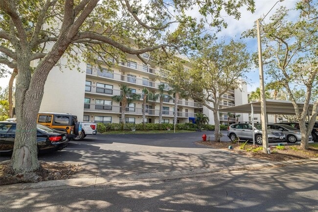 Building Photo - 1316 Pasadena Ave S Unit 204