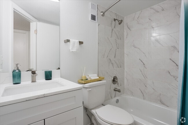 3BR, 2BA - 1150SF - Emerald Grove