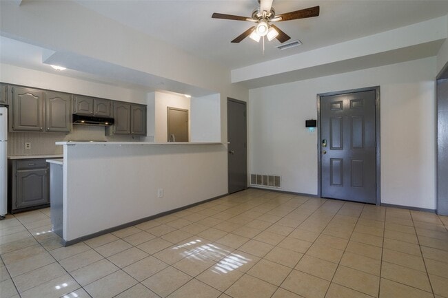 Photo - 746 Prairie Creek Dr