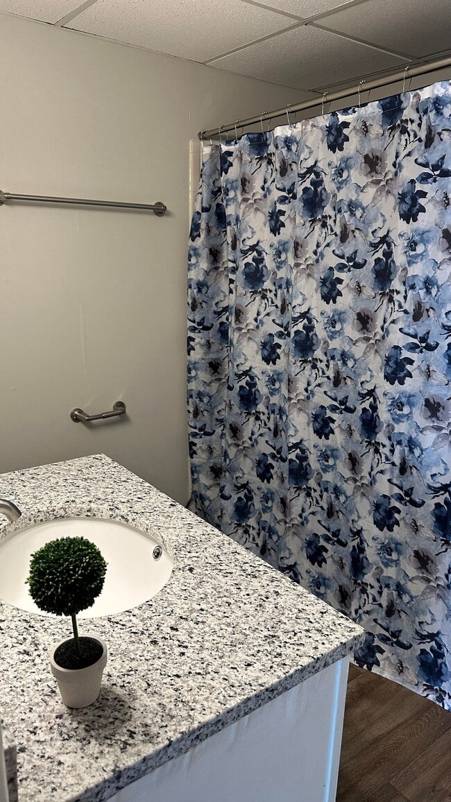 Photo - z-120125-The Edison