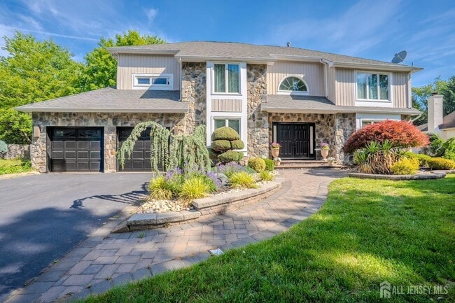 Photo - 61 Amherst Way