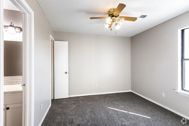 1BR, 1BA - 480SF - BlueStar Crossings