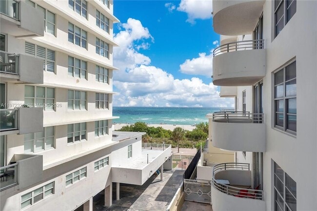 Building Photo - 5555 Collins Ave Unit 5B