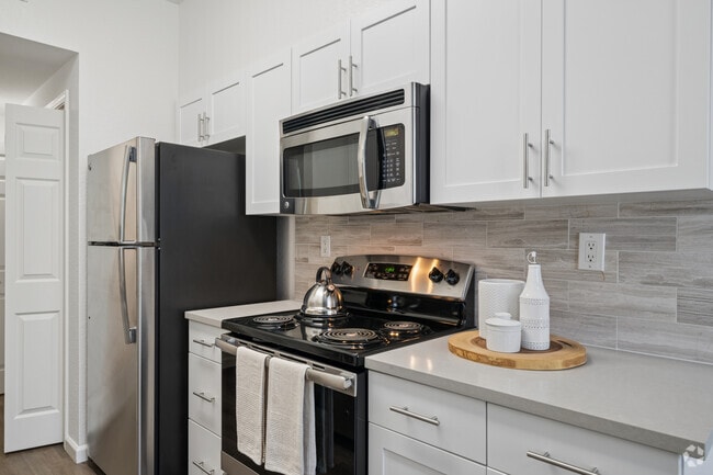 B - 2BR, 1BA - 873SF - Kitchen - Park Wood Apartments