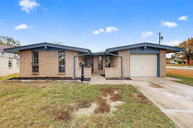 Building Photo - 534 Henderson Cir