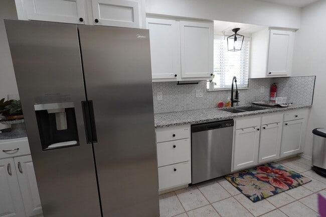 Photo - 6501 Dungan St NE