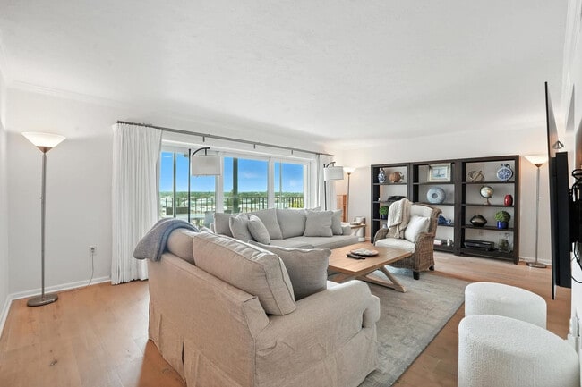 Photo - 3951 Gulf Shore Blvd N Unit FL8-ID1049705P