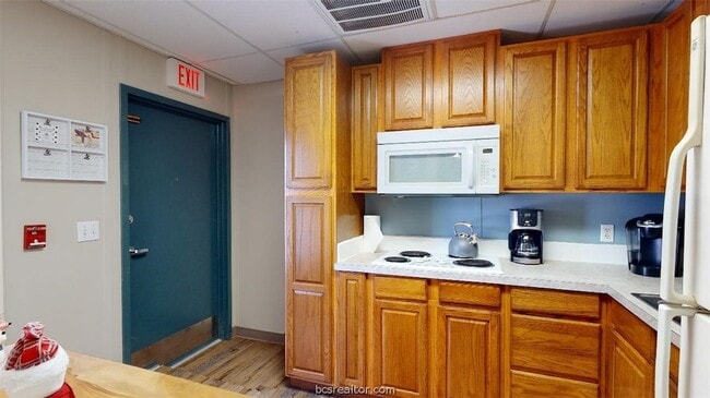 Photo - 5585 Straub Rd Unit 102