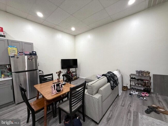 Photo - 910 Arch St Unit 2F