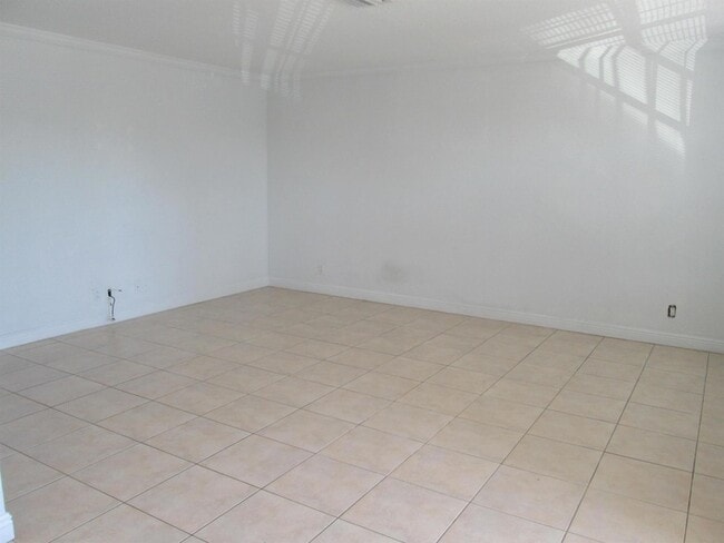 Photo - 405 N Cypress Dr Unit 5