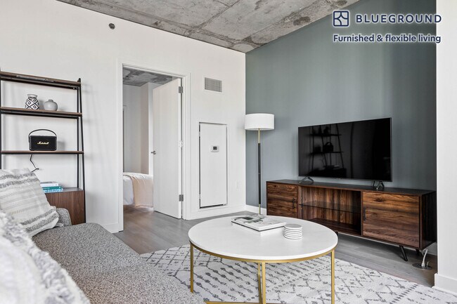 Photo - 311 W Illinois St Unit SI FL8-ID817