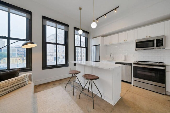 Photo - 505 E Travis St Unit ID1267108P