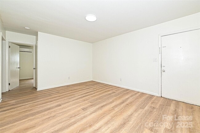 Photo - 260 Church St N