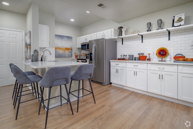 2BR, 1BA - 881SF Kitchen & Dining Room - Nova Vista Apartments at Woodlake