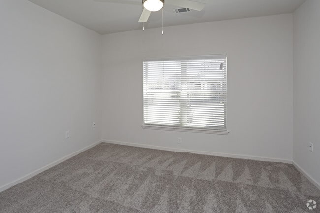 1BR, 1BA - 750 SF - The Maddox