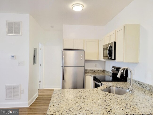 Photo - 452 N Loudoun St Unit 102