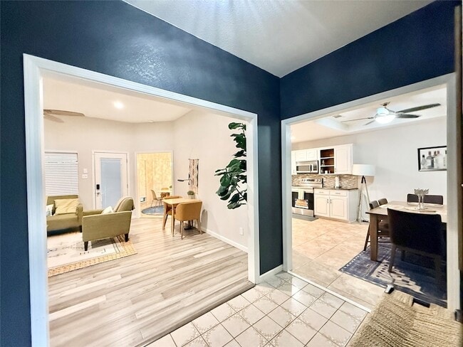 Photo - 16235 Red Wood Cir N